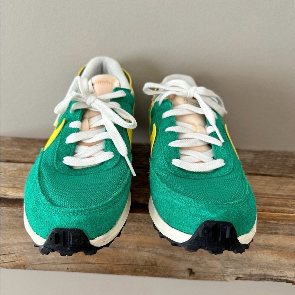 Nike Women’s Waffle Debut Vintage Stadium Green Opti Yellow size 8